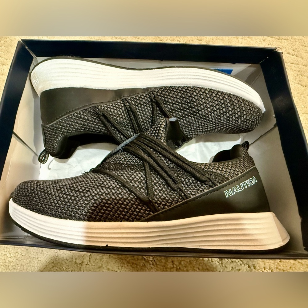 Boys youth Nautica Benton Sneaker Size 2